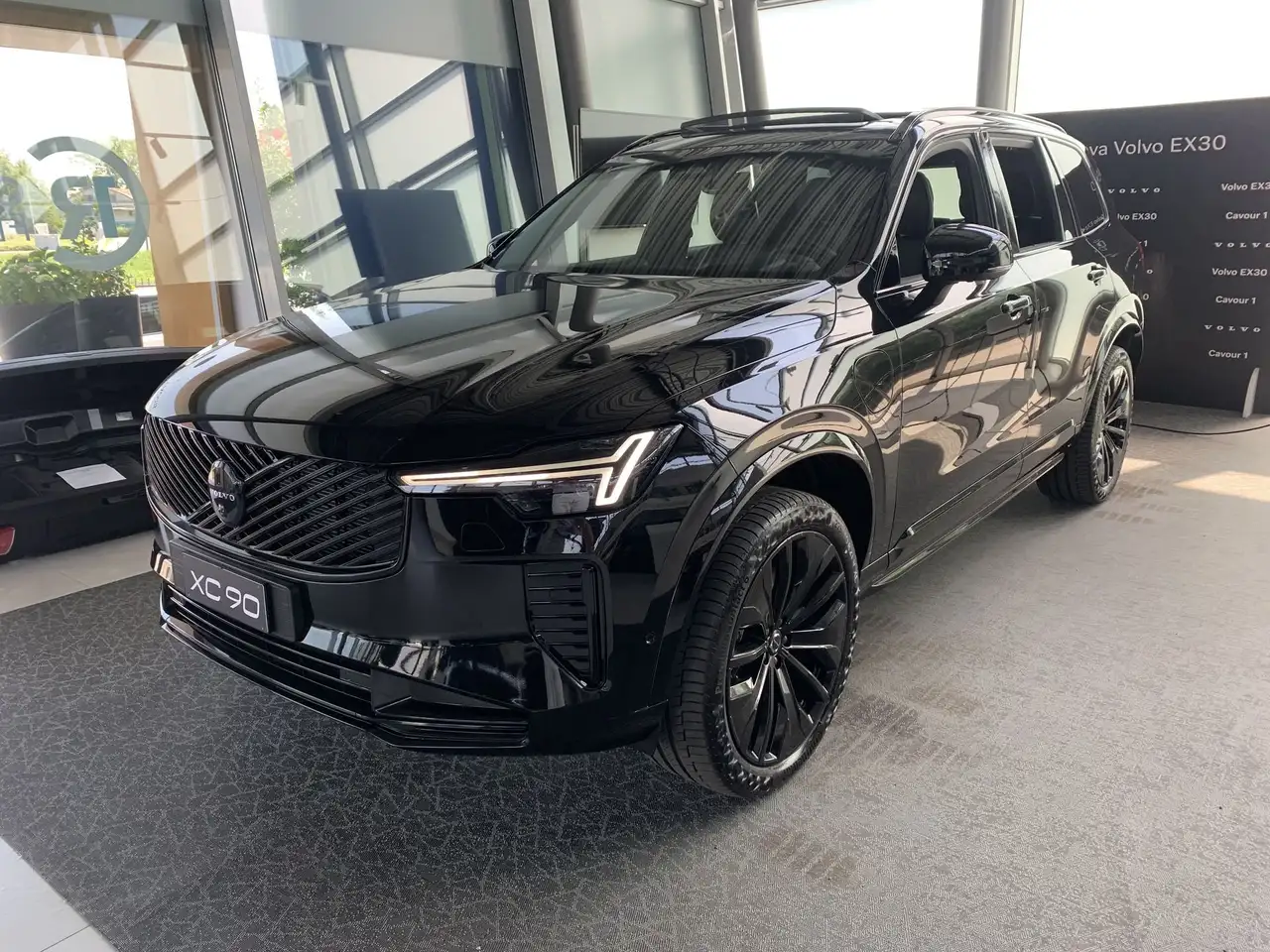 Volvo XC90 T8 AWD plug-in 7p Ultra Black Edition фото 1