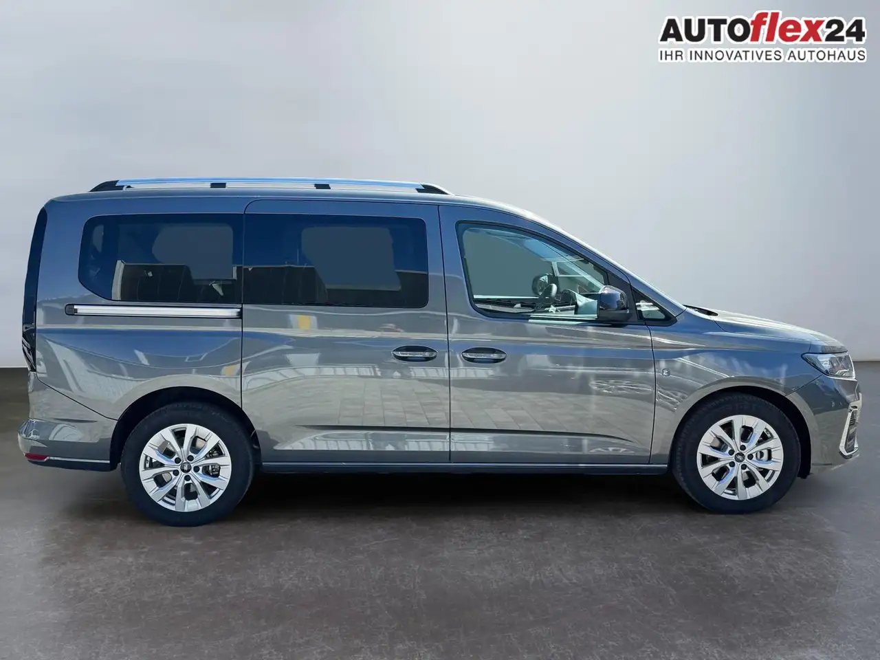 Ford Tourneo 8