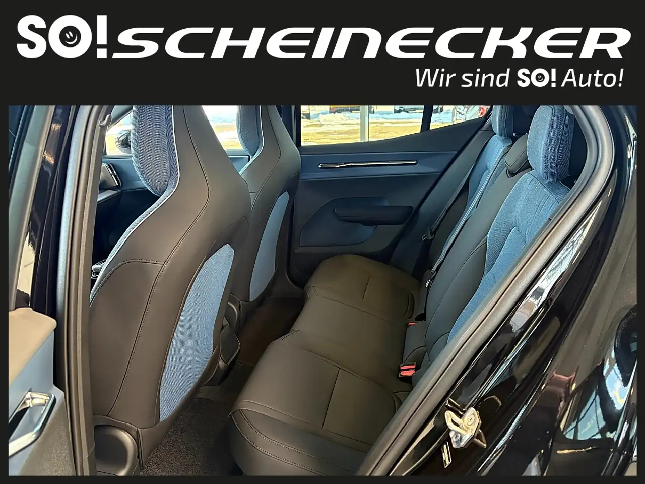 Volvo EX30 8