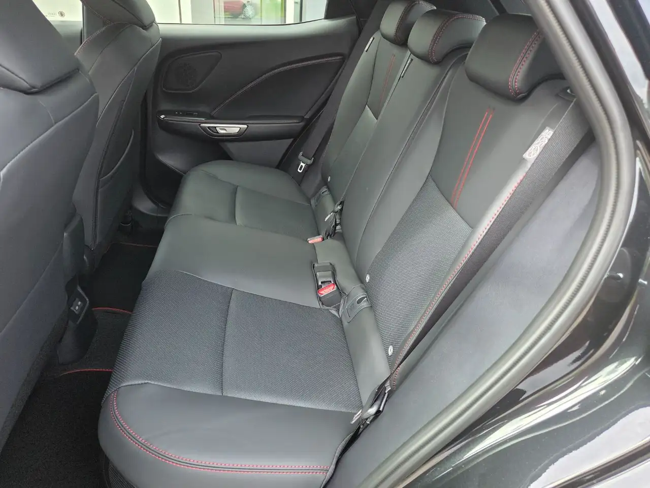 Lexus LBX 8
