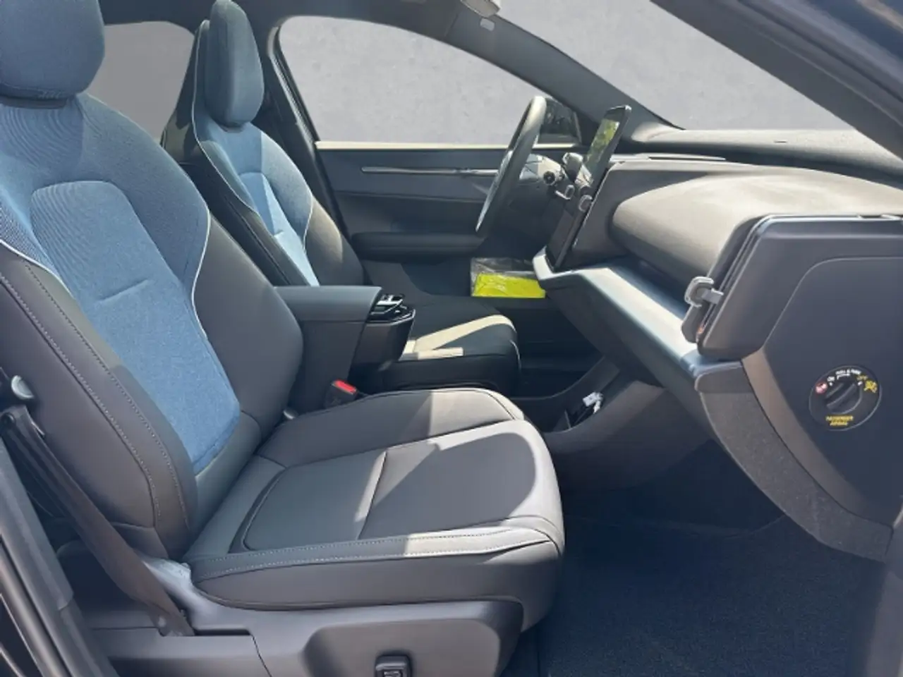 Volvo EX30 3