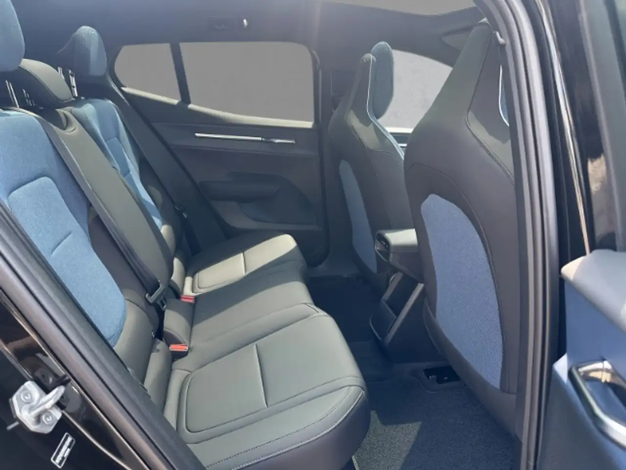 Volvo EX30 5