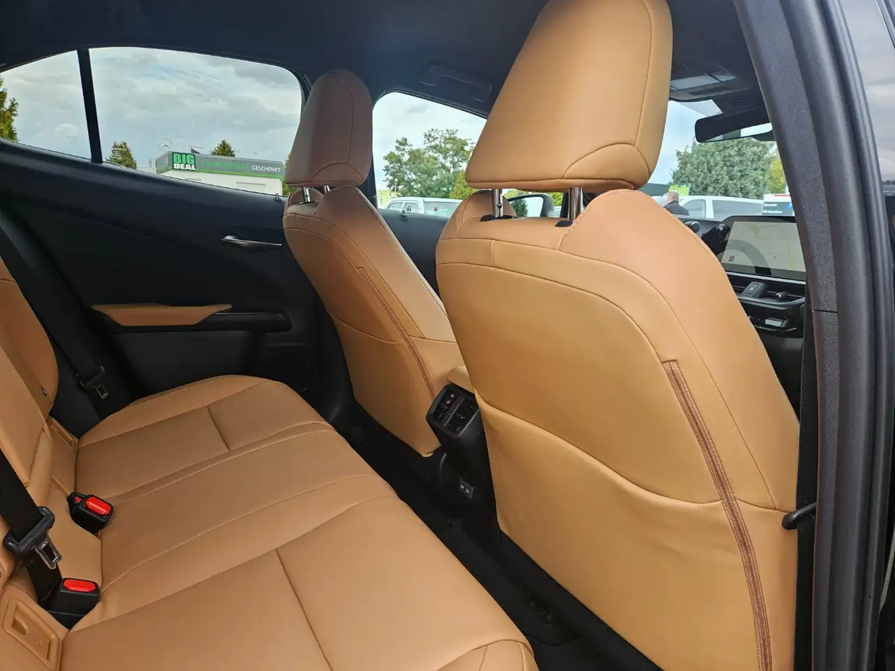 Lexus UX 13