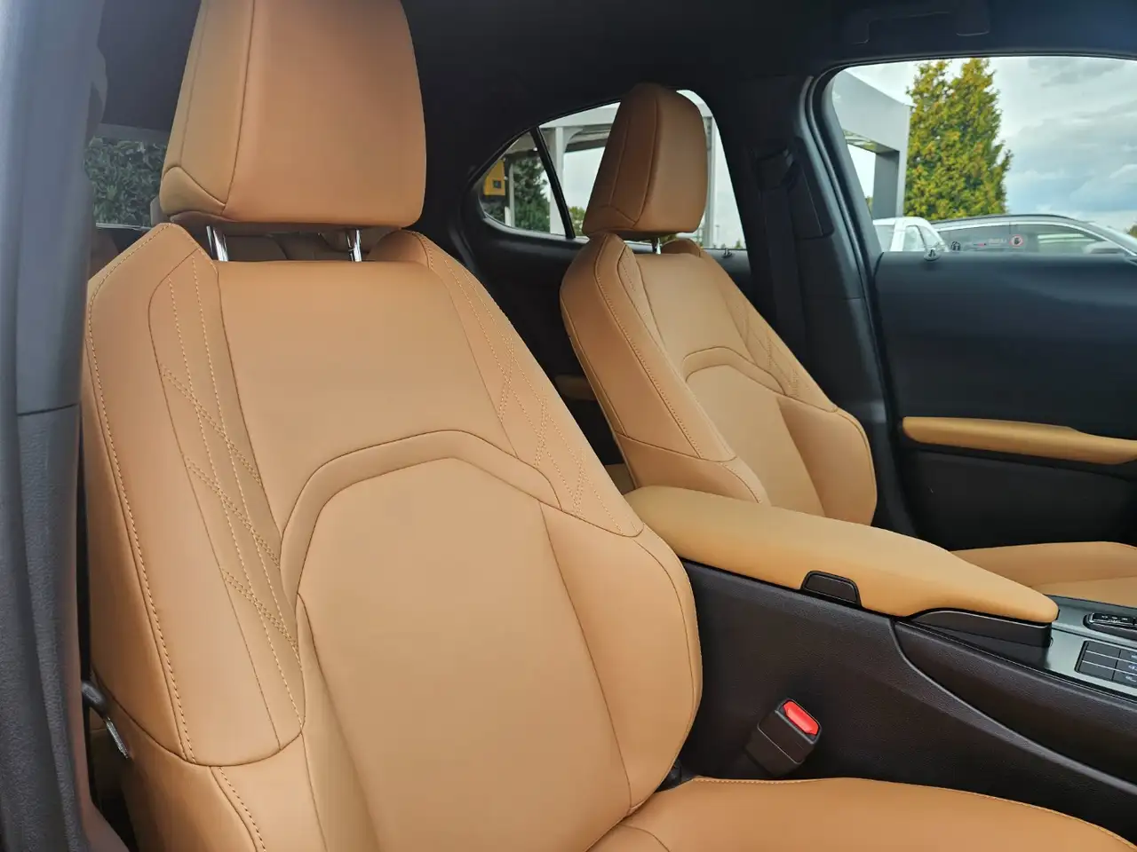 Lexus UX 14