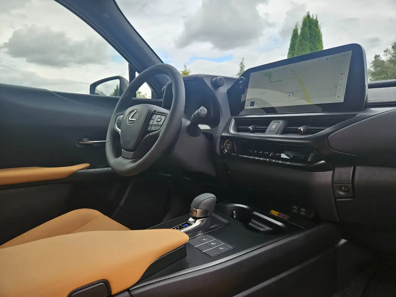 Lexus UX 15