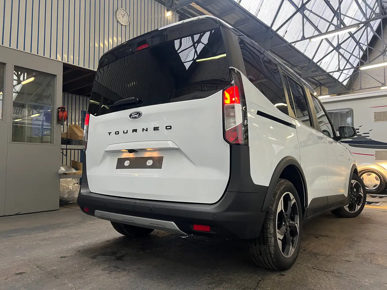 Ford Tourneo 4