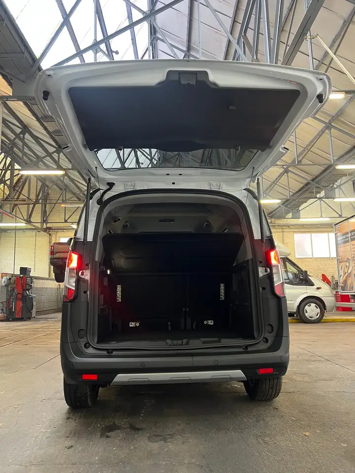 Ford Tourneo 6