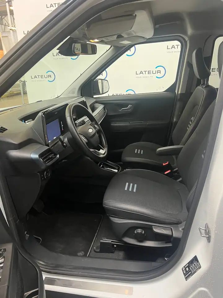 Ford Tourneo 8