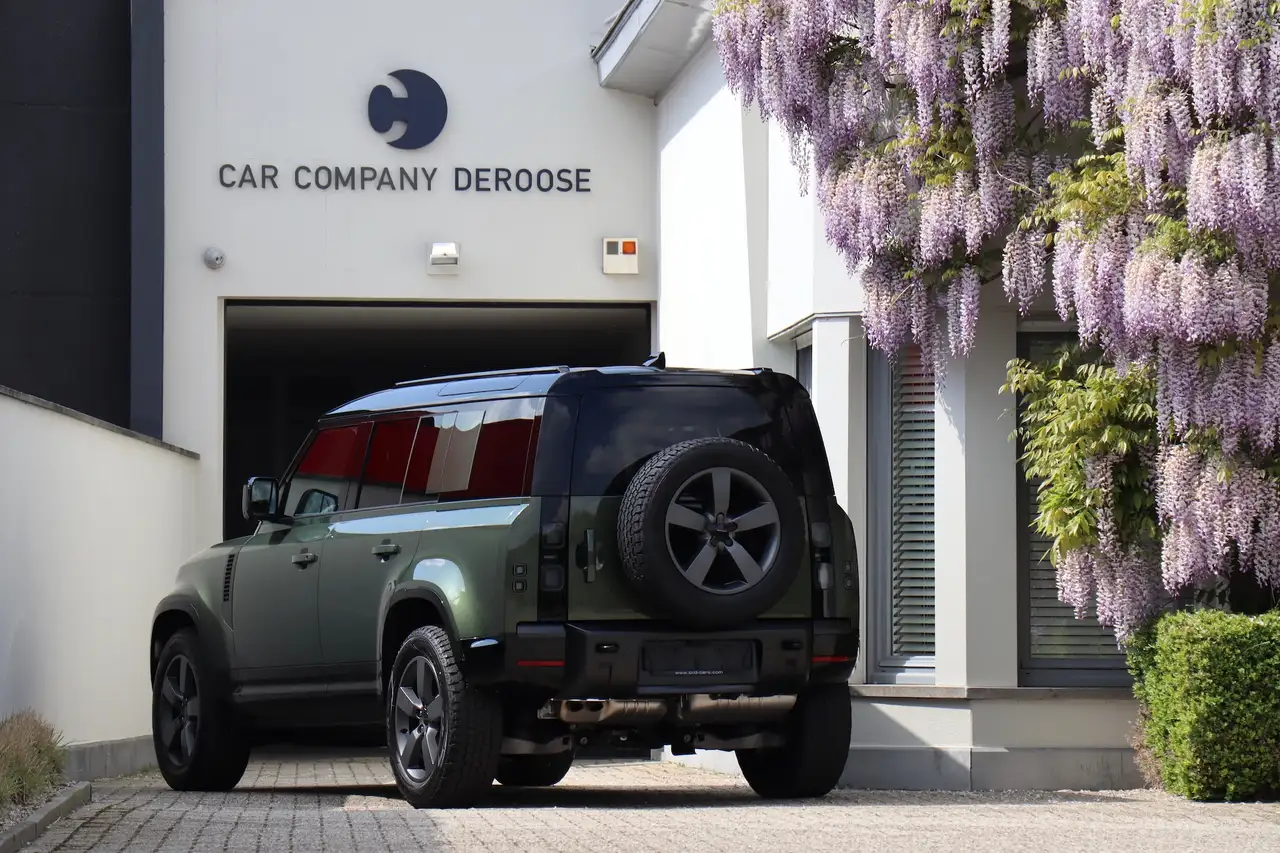 Land Rover Defender 3