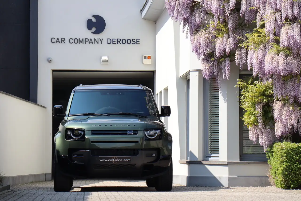 Land Rover Defender 4