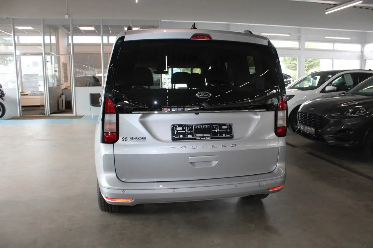 Ford Tourneo 4