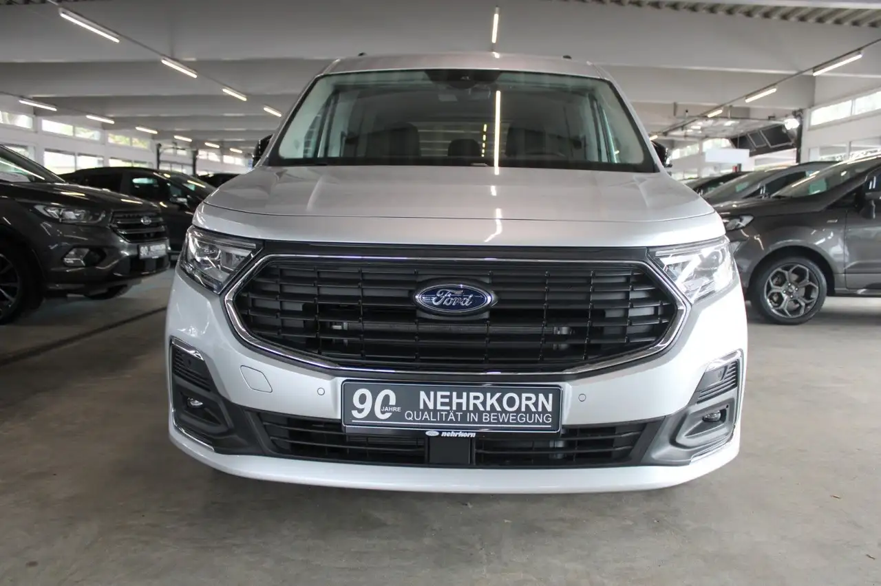 Ford Tourneo 8