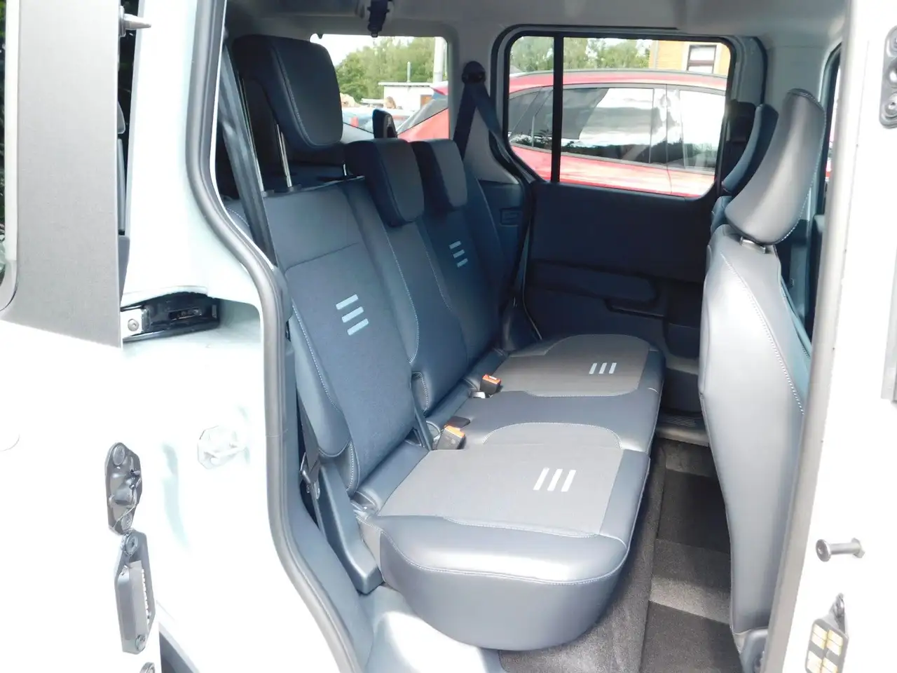 Ford Tourneo 4