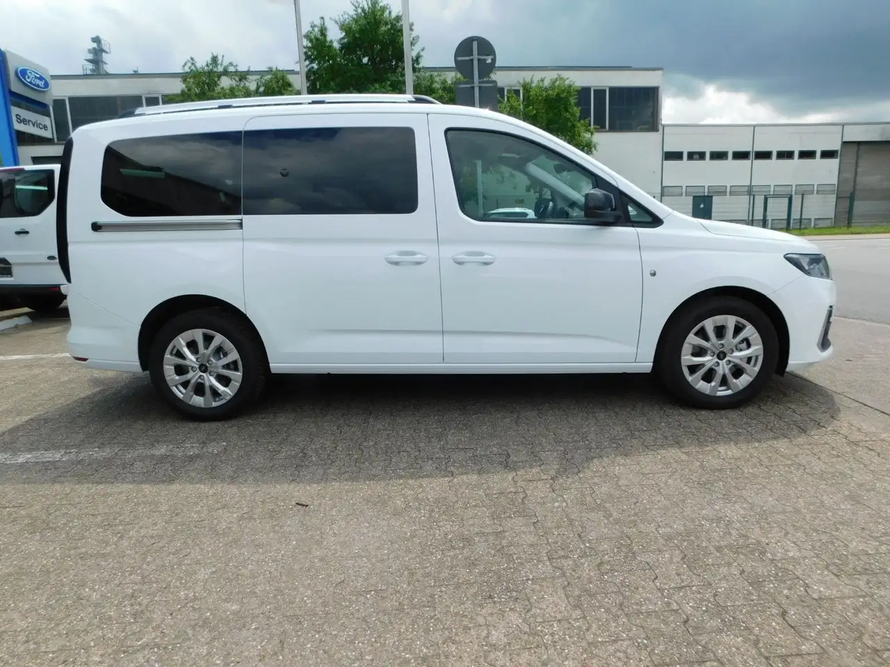 Ford Grand 4
