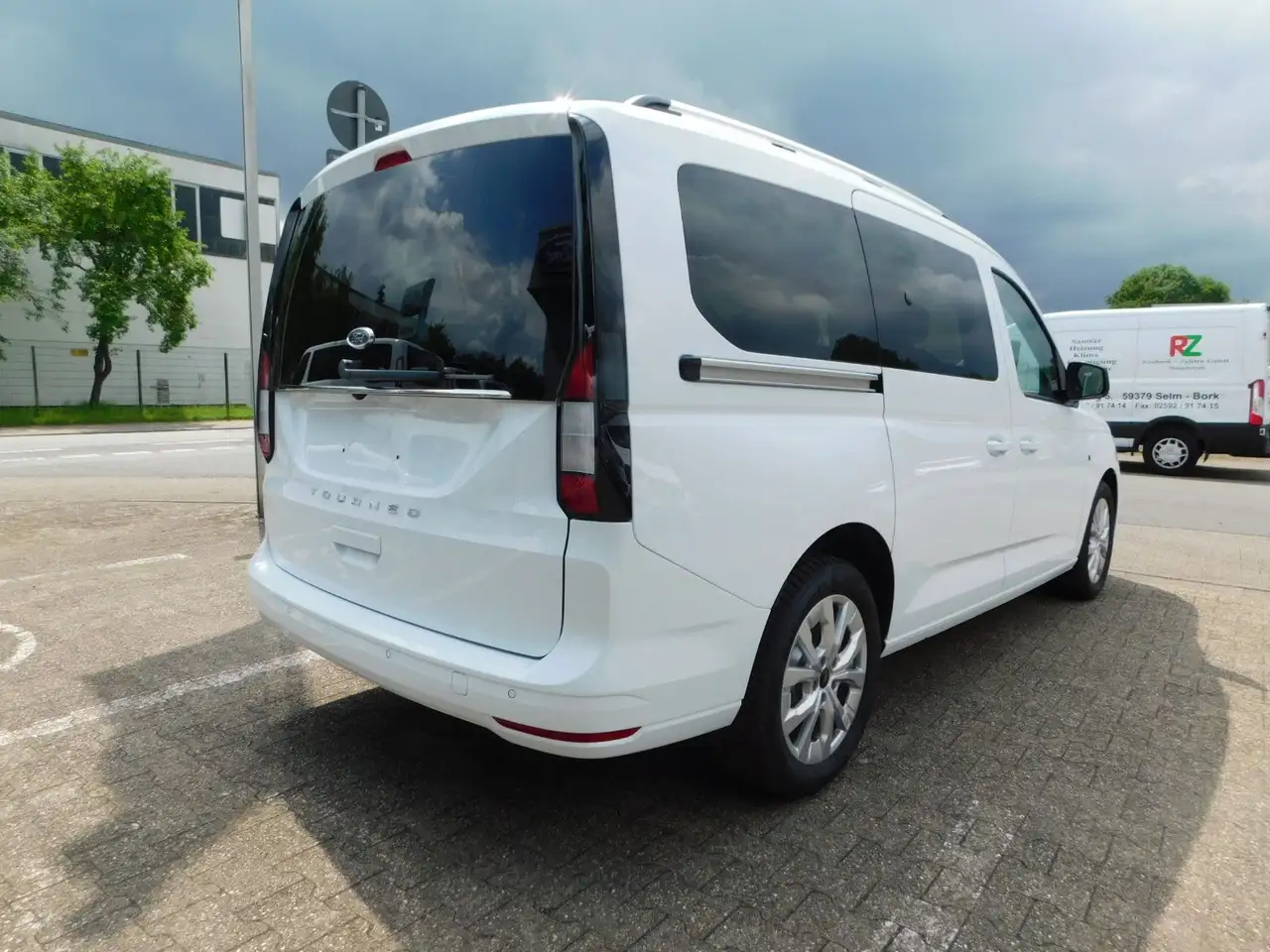 Ford Grand 5