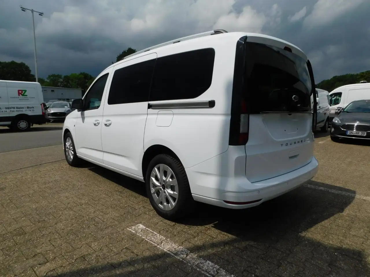 Ford Grand 7