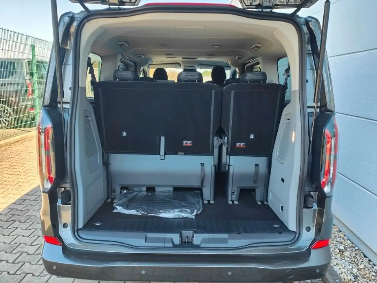Ford Tourneo 10