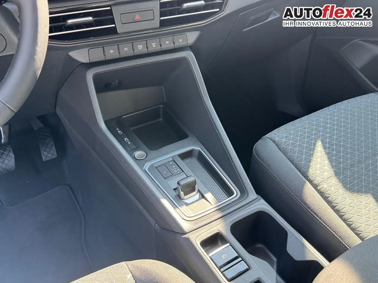 Ford Grand 15