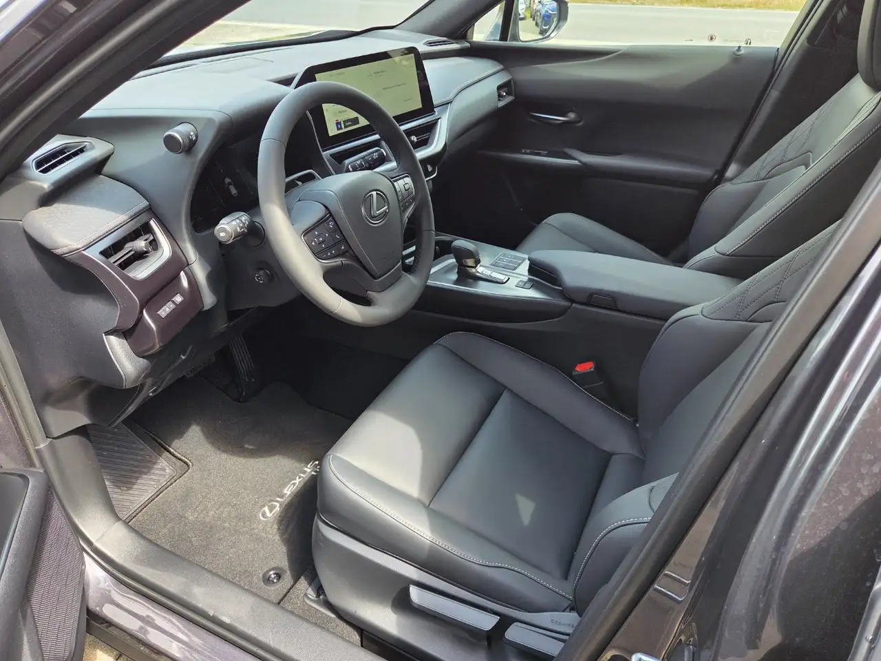 Lexus UX 10