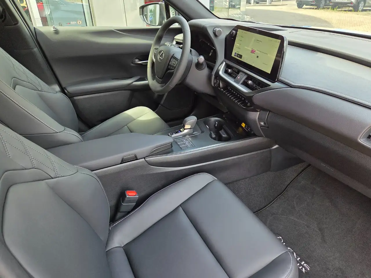 Lexus UX 15