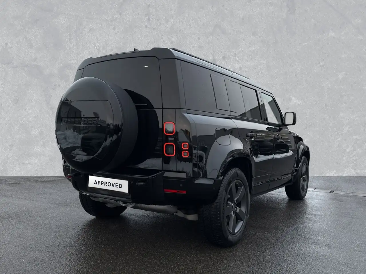 Land Rover Defender 110 2