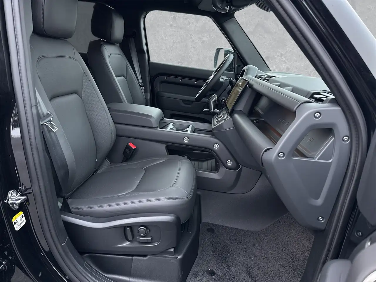 Land Rover Defender 110 3