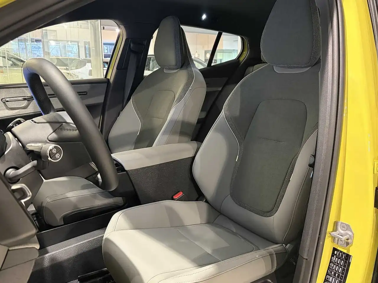 Volvo EX30 5