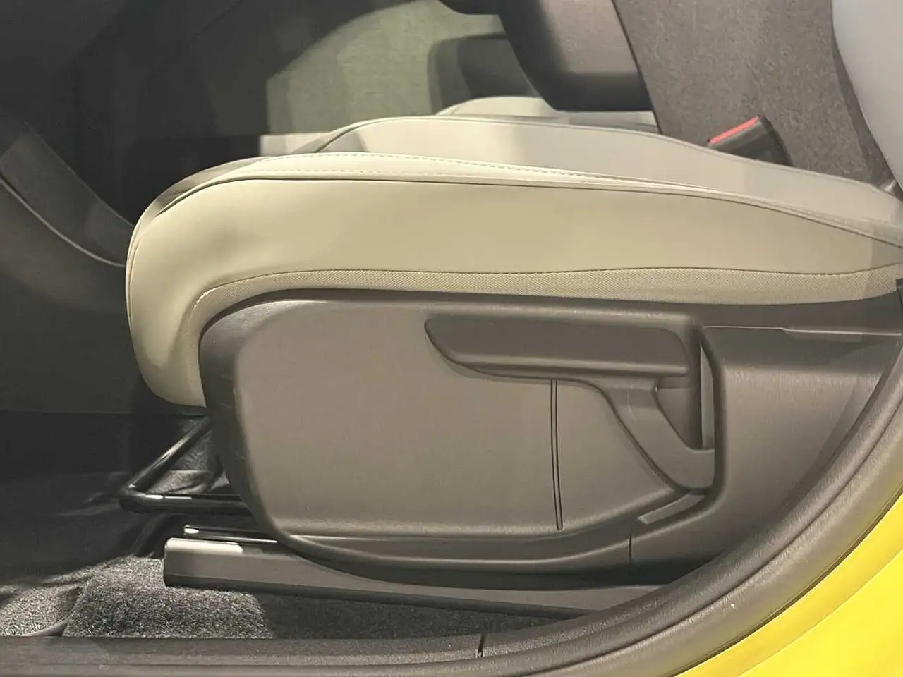 Volvo EX30 6
