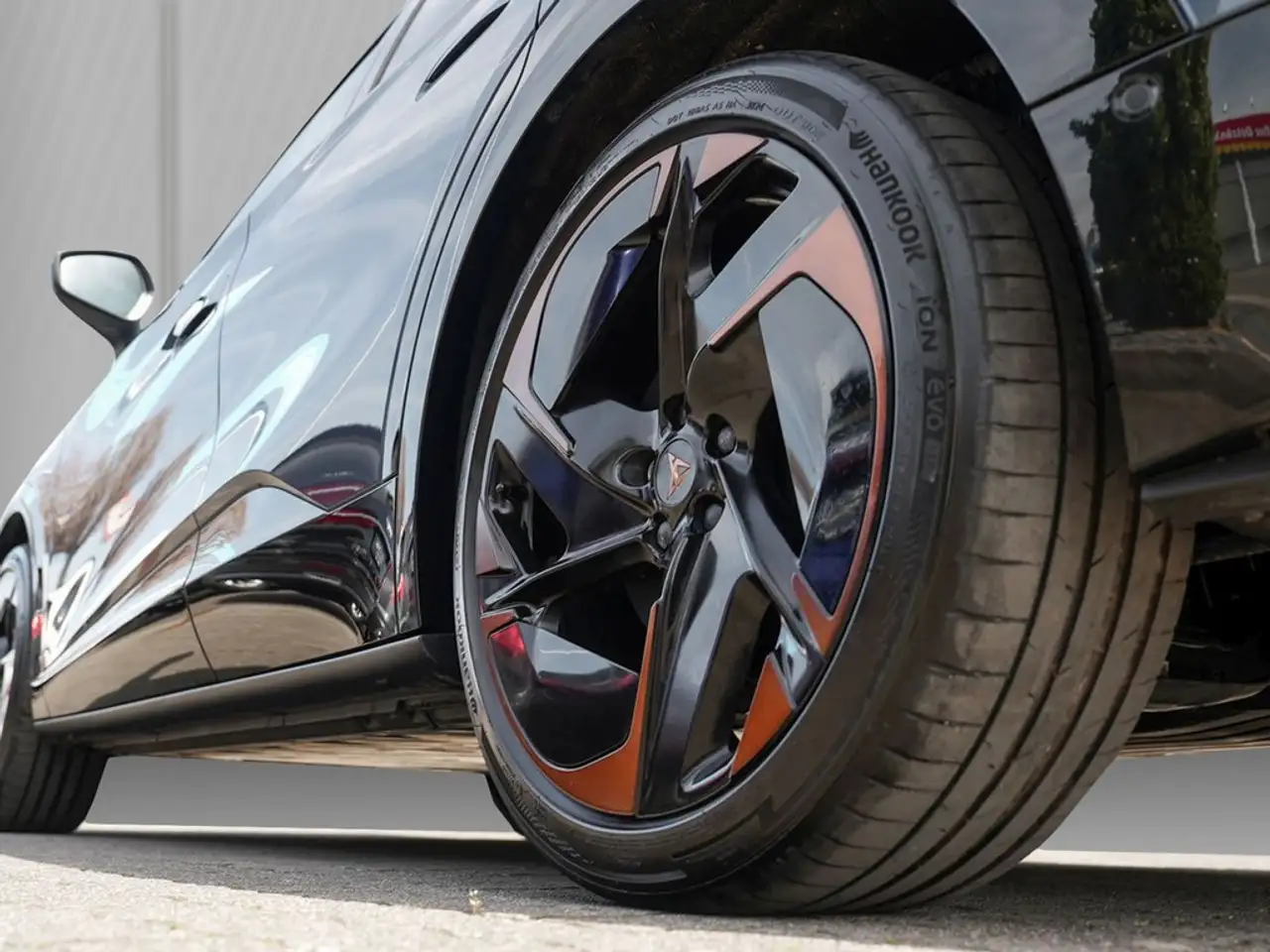 Cupra Tavascan 6