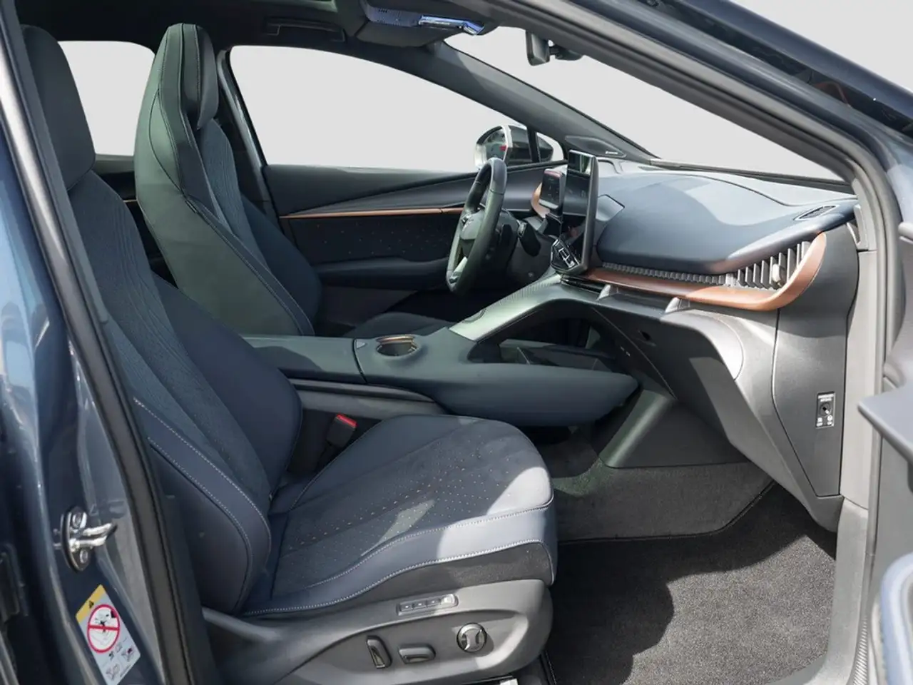 Cupra Tavascan 8