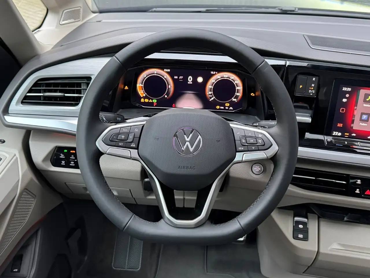 Volkswagen T7 Multivan 15