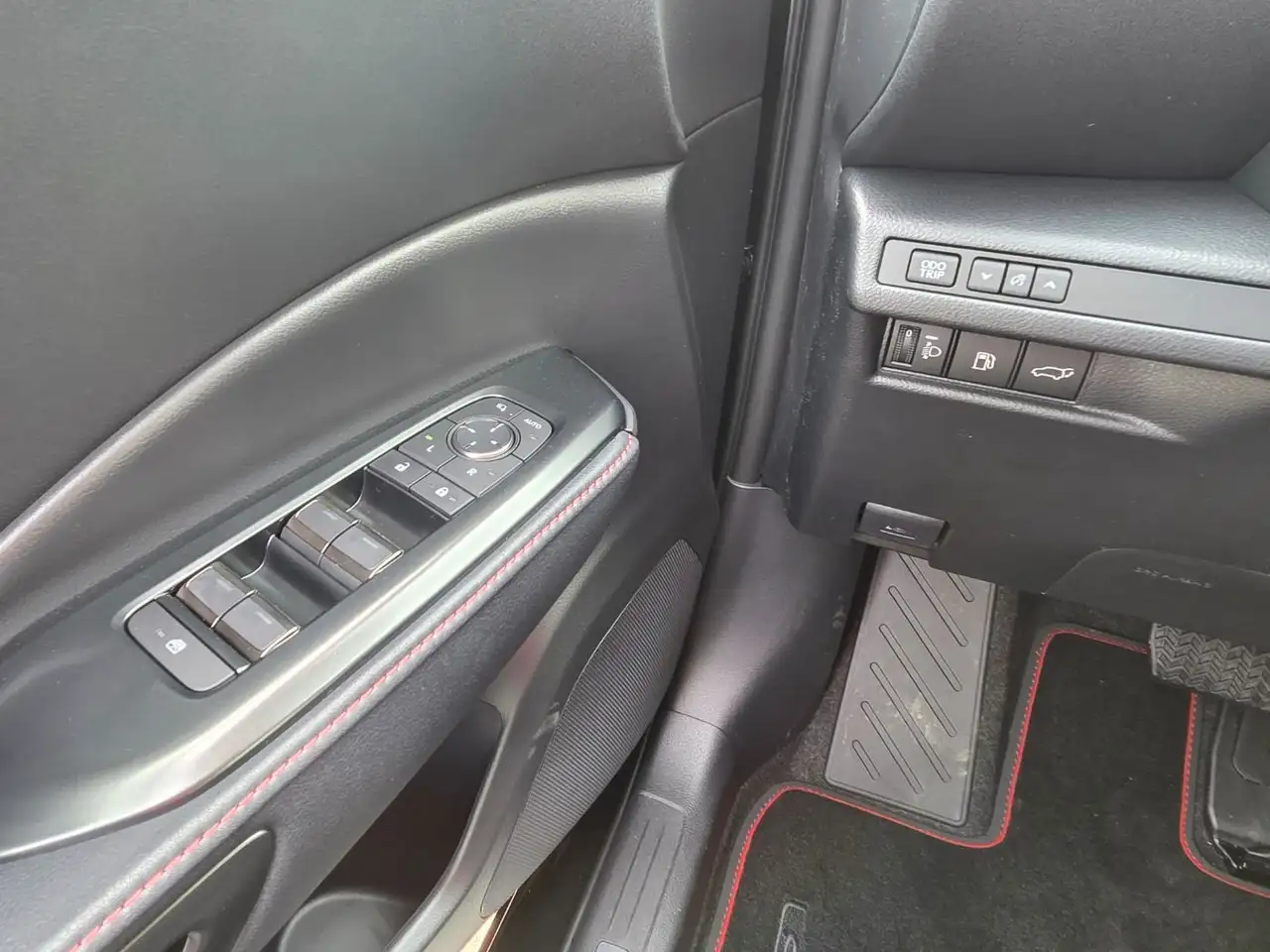 Lexus LBX 8