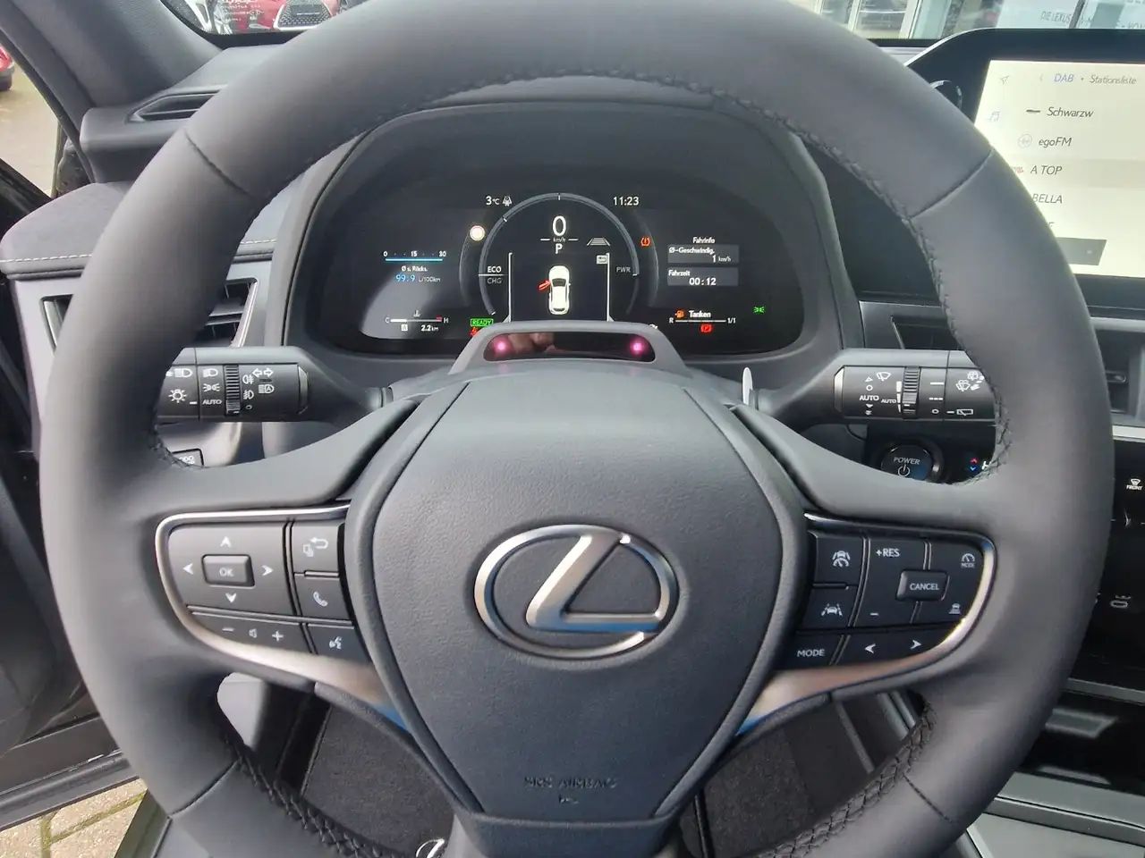 Lexus UX 9
