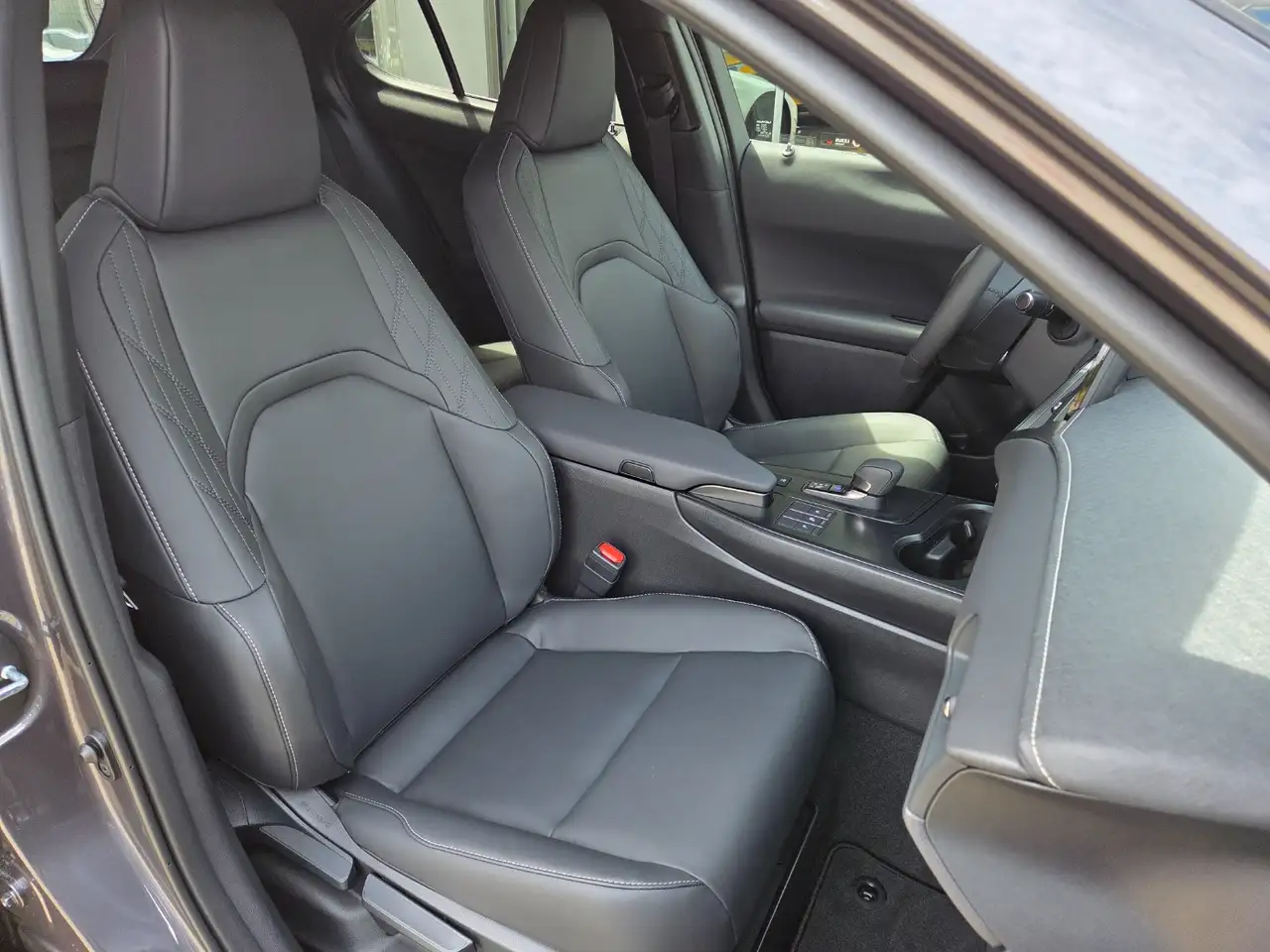 Lexus UX 8