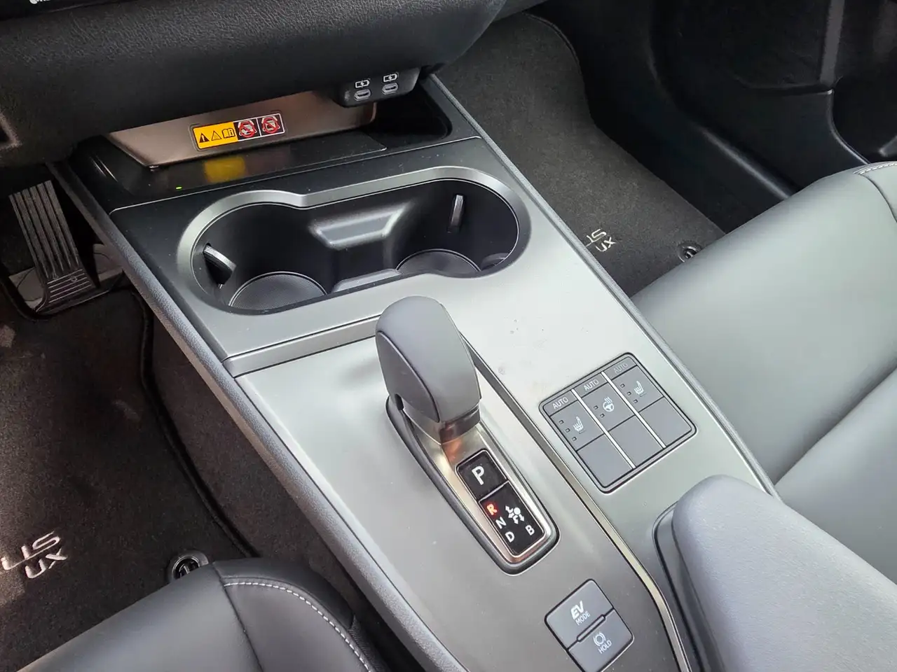 Lexus UX 12