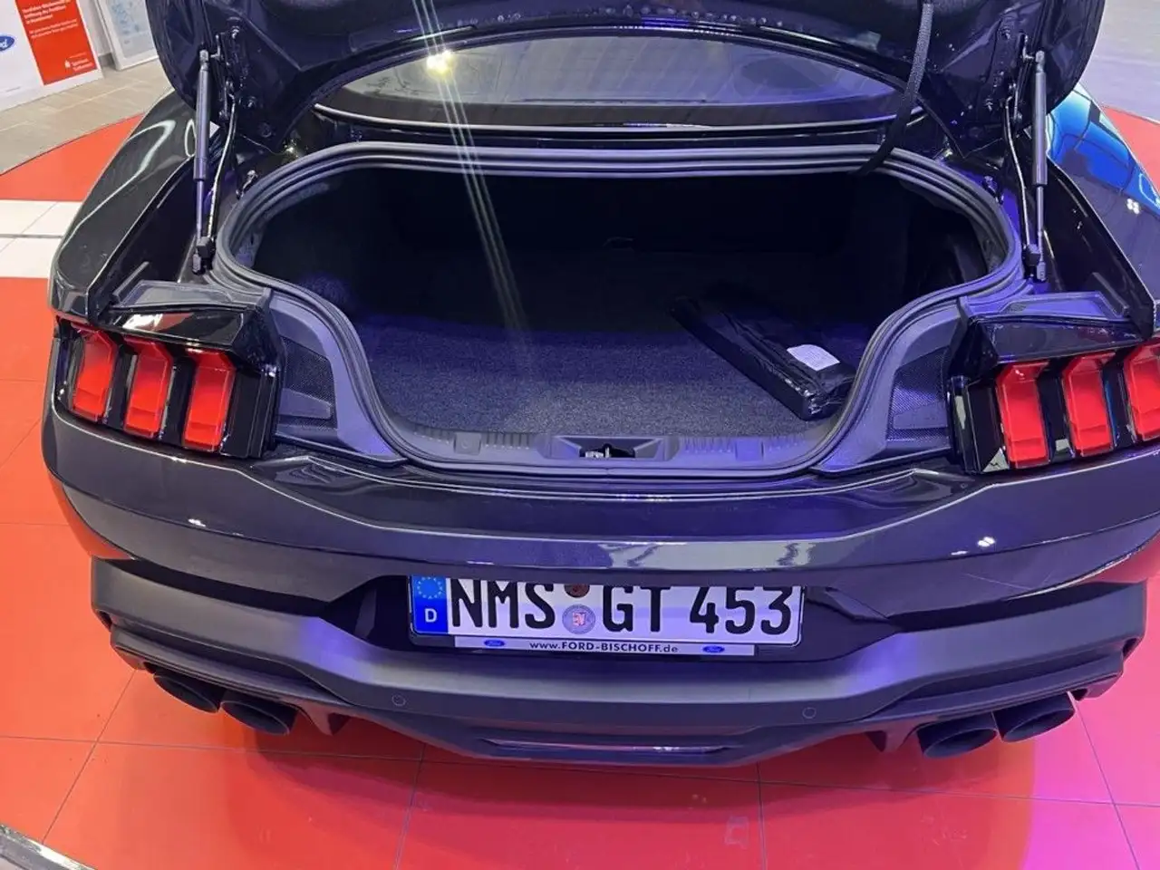 Ford Mustang 4