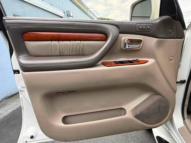 AMERICA LEXUS LX470 36