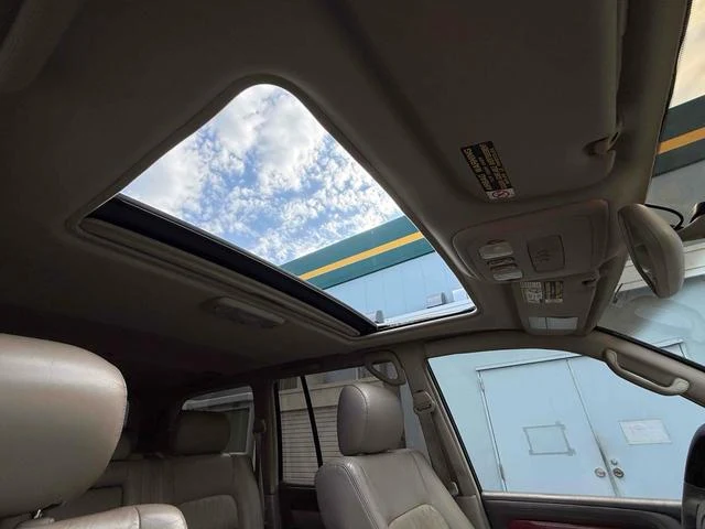AMERICA LEXUS LX470 32