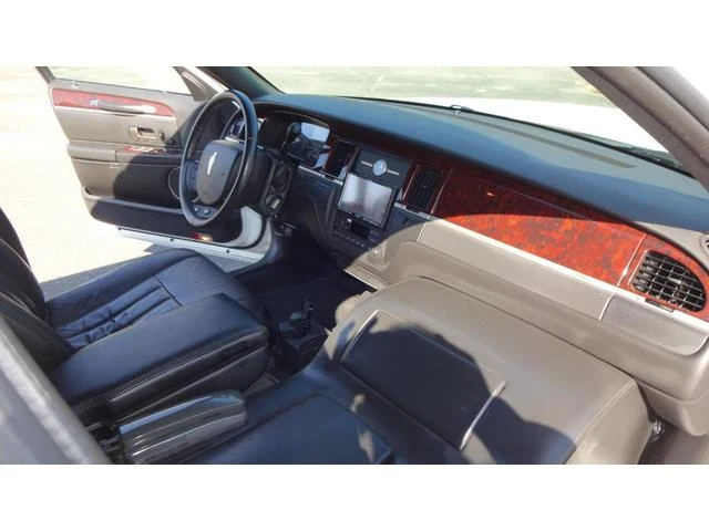 Lincoln LIMOUSINE 13