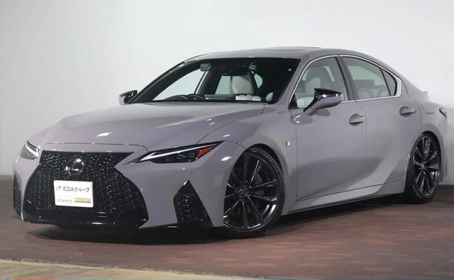 Lexus IS