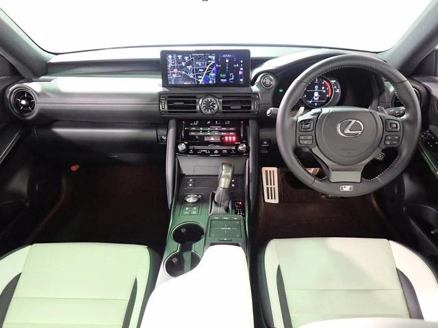 Lexus IS 24