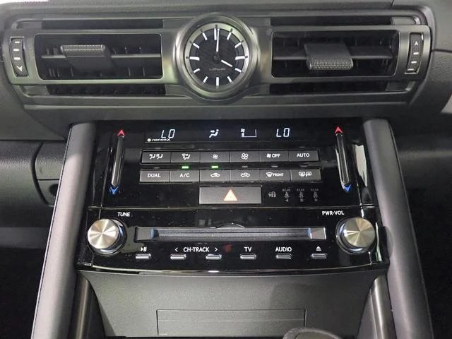 Lexus IS 19