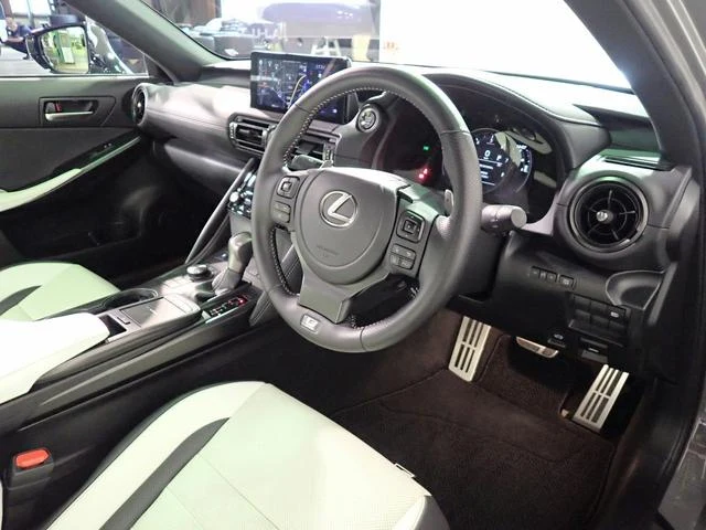 Lexus IS 23
