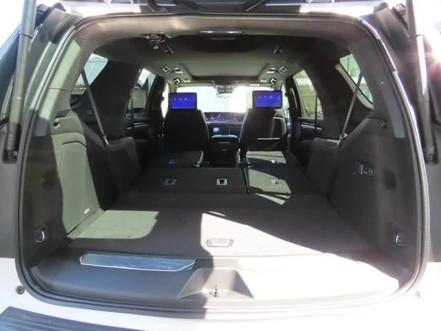 Cadillac ESCALADE 34