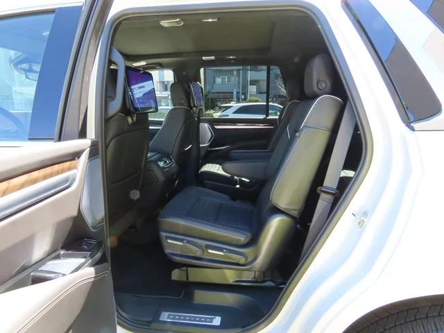 Cadillac ESCALADE 28