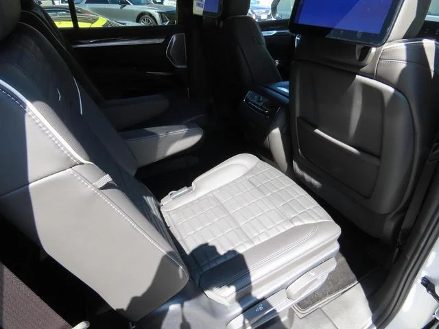 Cadillac ESCALADE 29