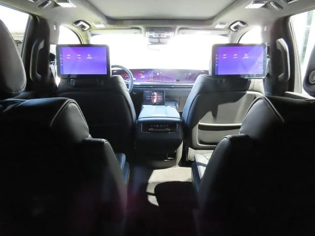Cadillac ESCALADE 61