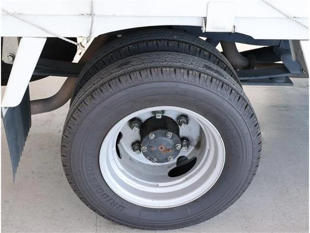 Isuzu ELF 8