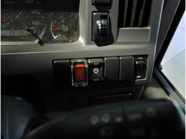 Isuzu ELF 13