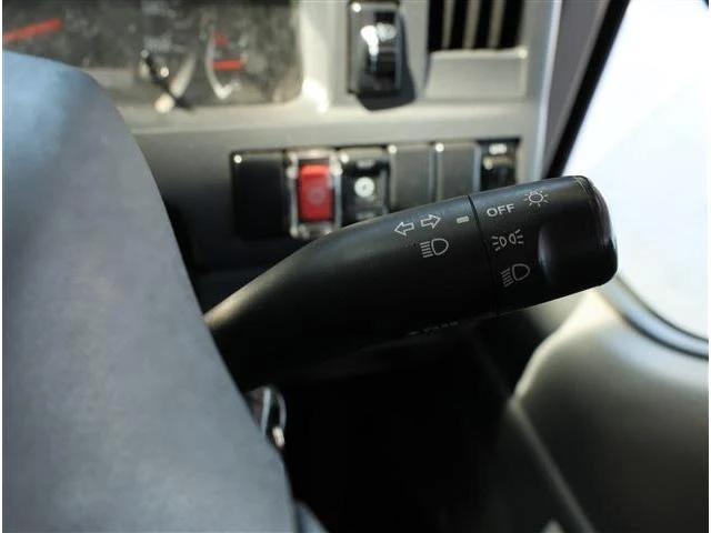 Isuzu ELF 27